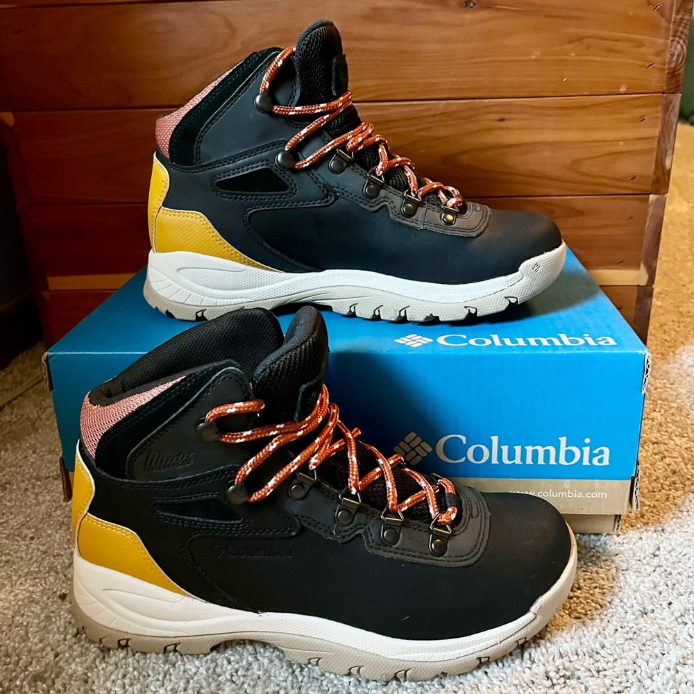 Like New Columbia Women's Newton Ridge Plus Waterproof Hiking Boot